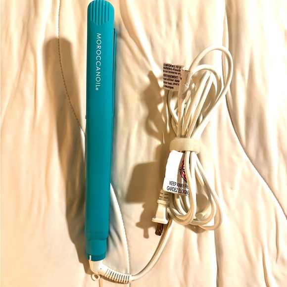 Moroccanoil Perfectly Polished Titanium Flat Iron - Picture 5 of 6